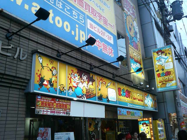 やや小さめのお店ですが在庫は豊富です。