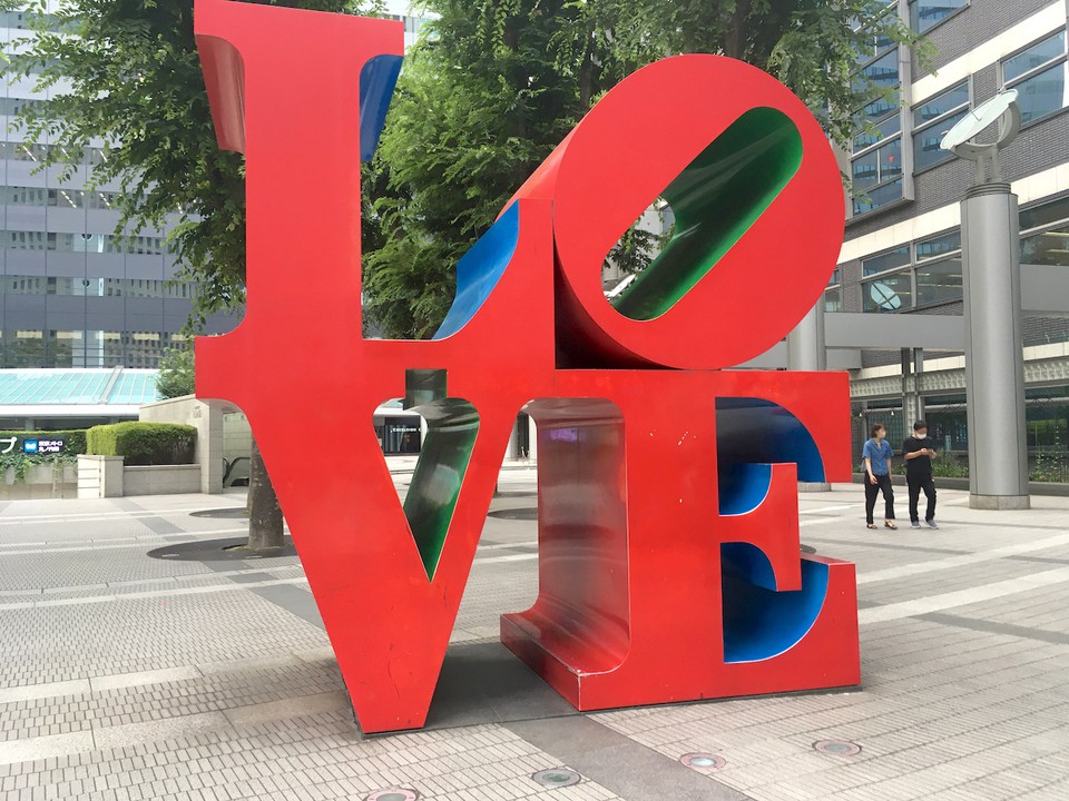ロバート・インディアナ「LOVE」