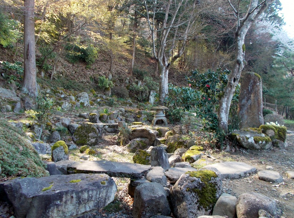 高山市文化伝承館別館茶室の石庭。