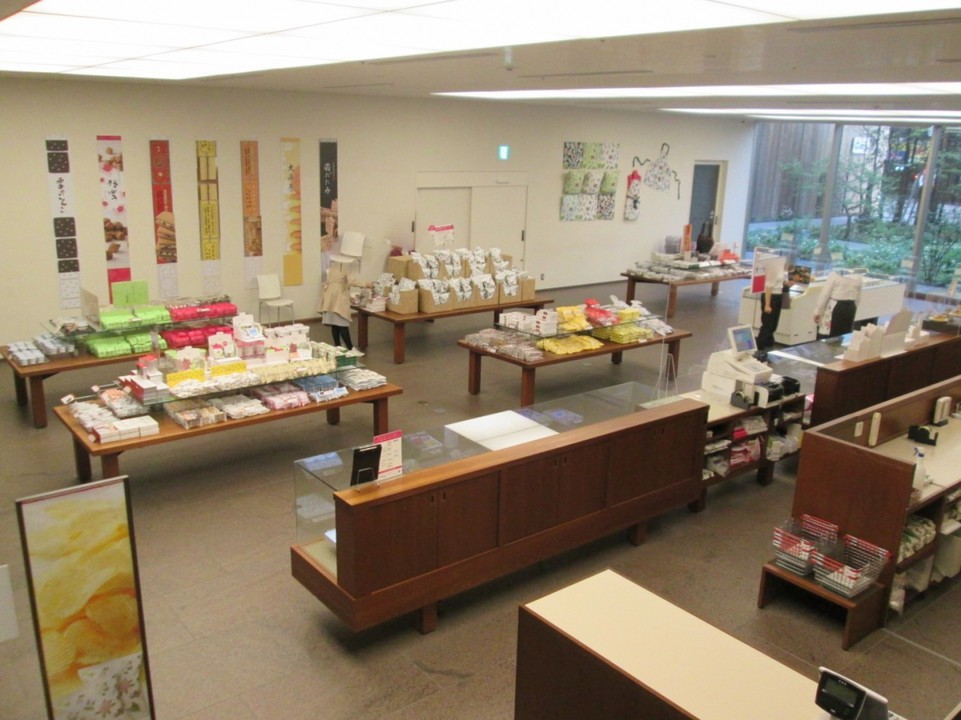 1階売店の雰囲気