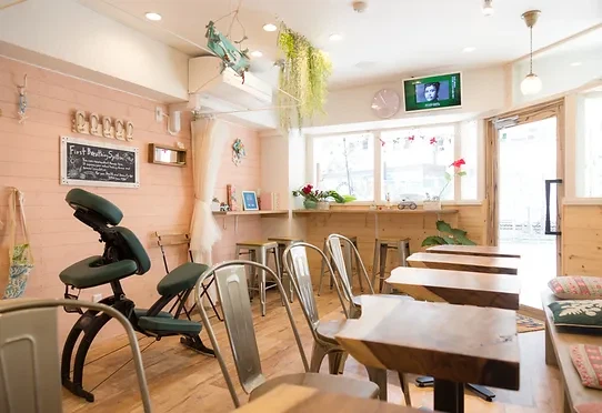 ハレケアカフェの店内画像。