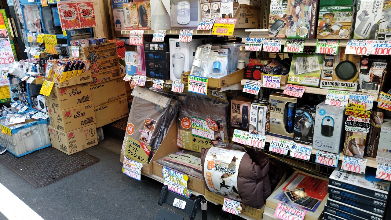 暖房器具やアウトドア用品など、バラエティ豊かな品揃え