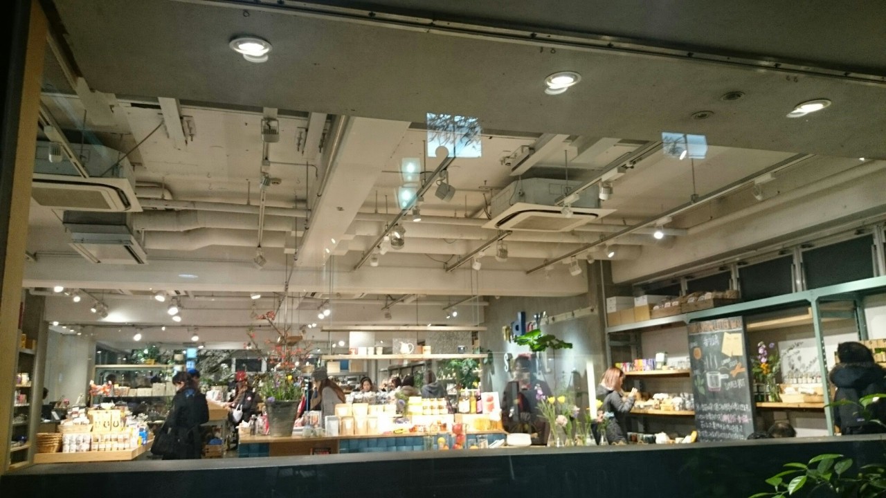 トゥデイズスペシャル自由が丘店の内観画像。