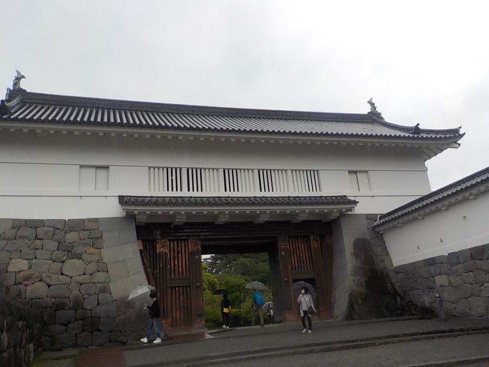 銅門に着きました。