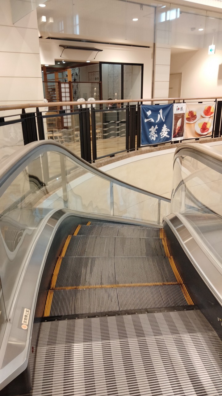 スパイラルエスカレーター