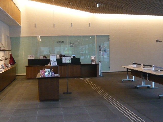 岩槻人形博物館内部です。入口のロビーにおける展示コーナーです