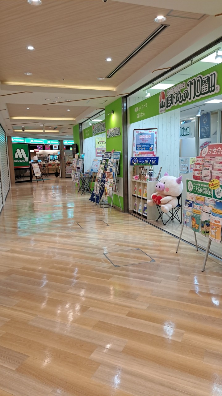 地下にはお店があり便利