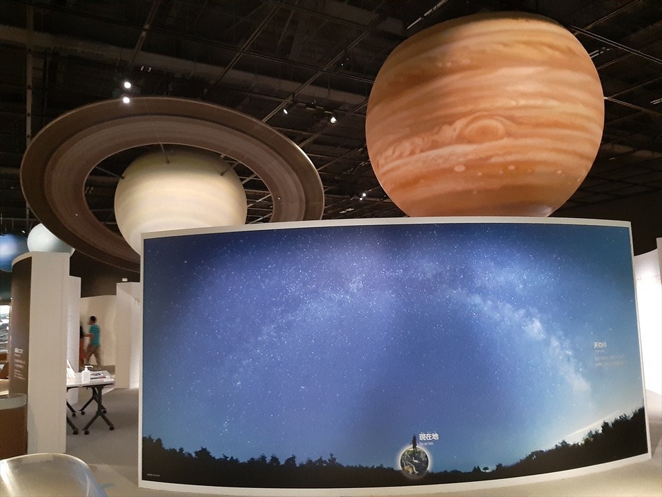 天体模型の立体的展示は迫力があってなかなかよし。