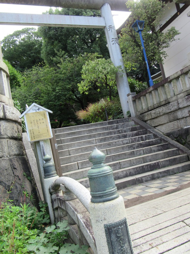 本堂への石段