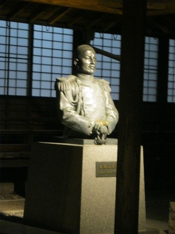 こんな銅像も設置されています