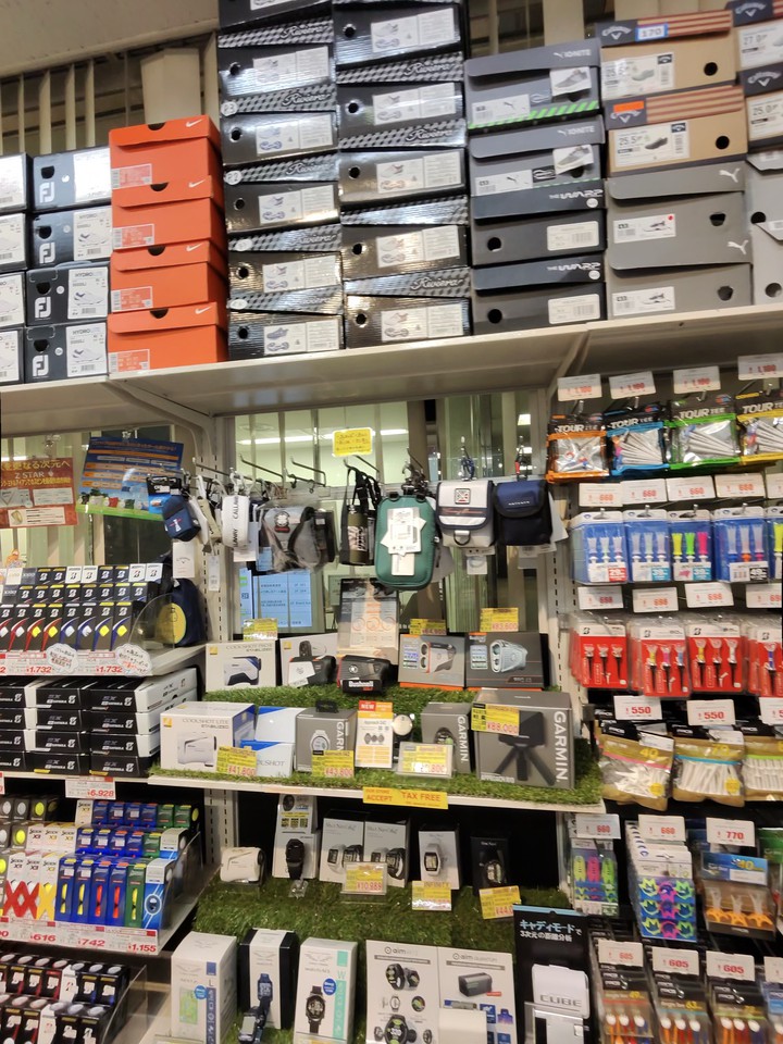 フェスティバルゴルフの店内ゴルフ用品