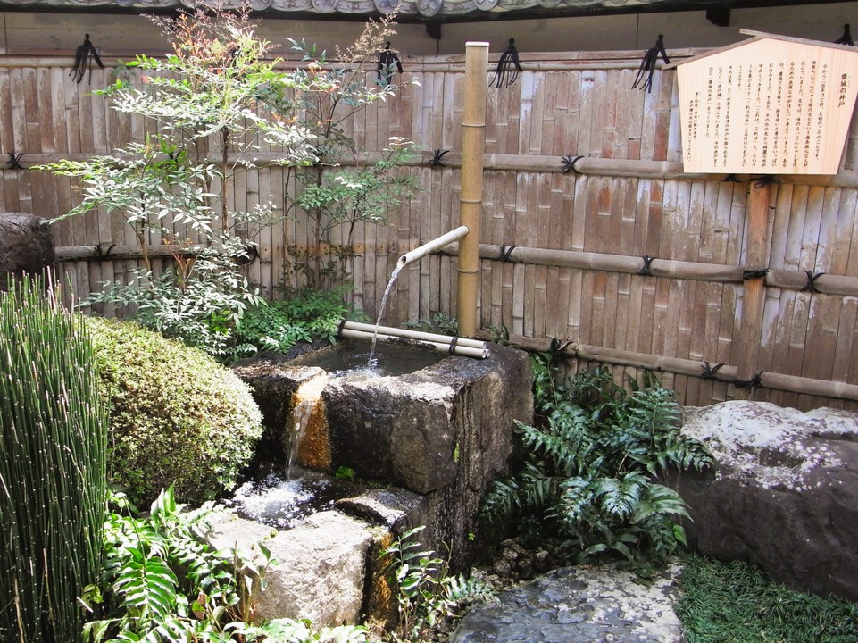 自噴井・麋城の井戸です