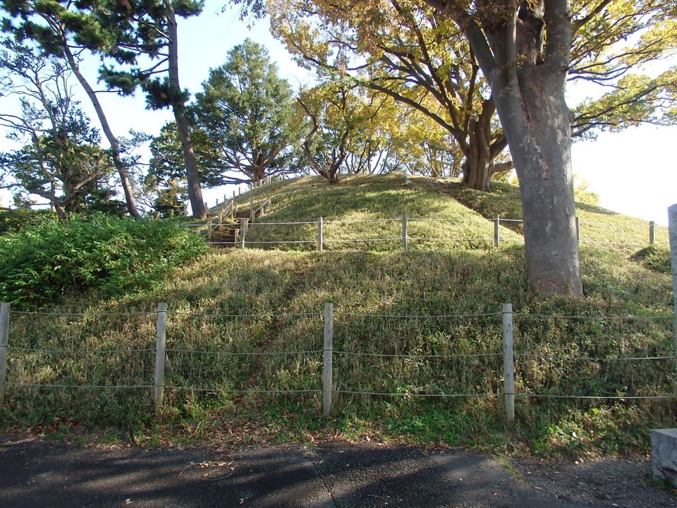 玉川野毛町公園内の古墳