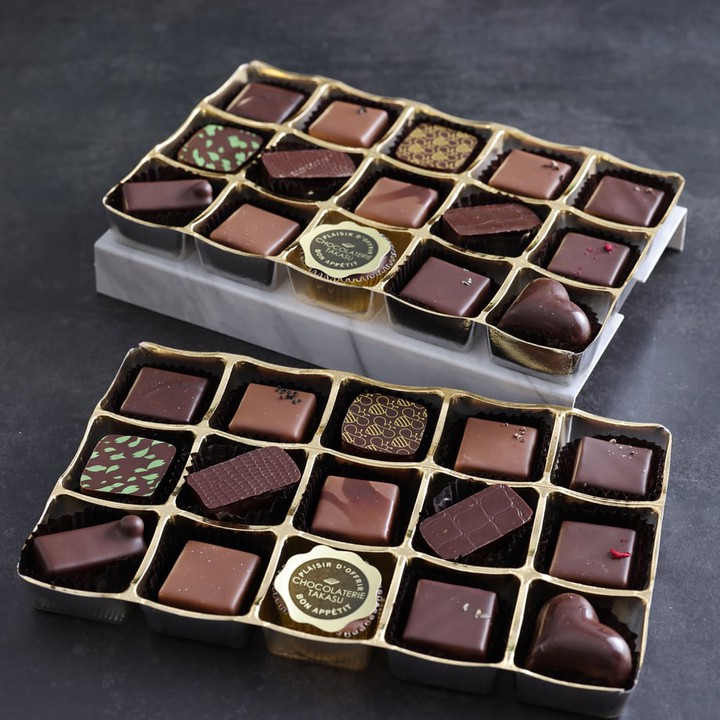 一口サイズのチョコレート「ボンボンショコラ」の詰め合わせの画像。