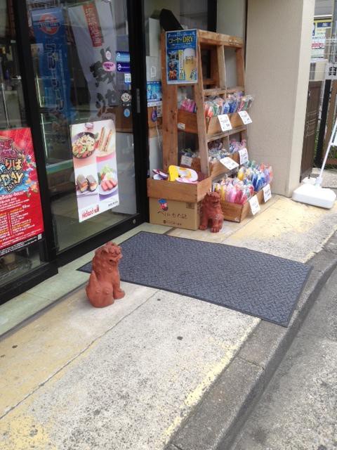 シーサーがお出迎え。