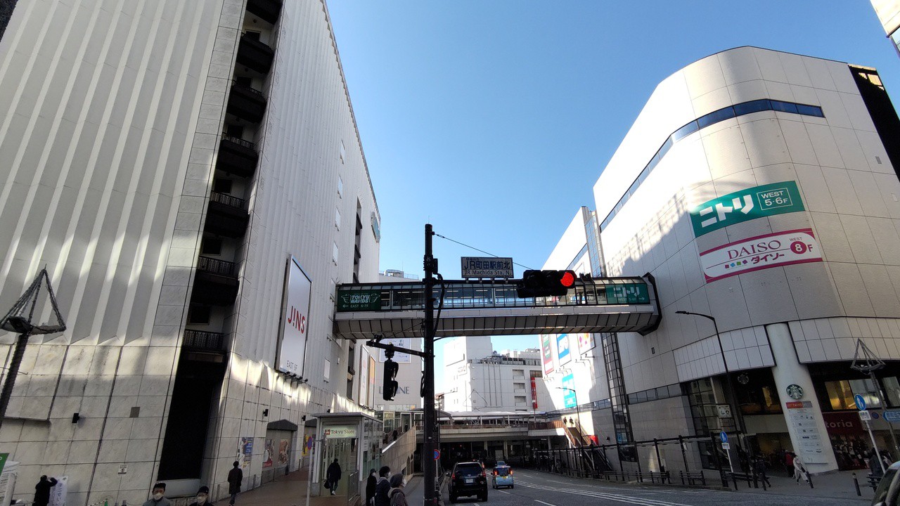 東西に2館