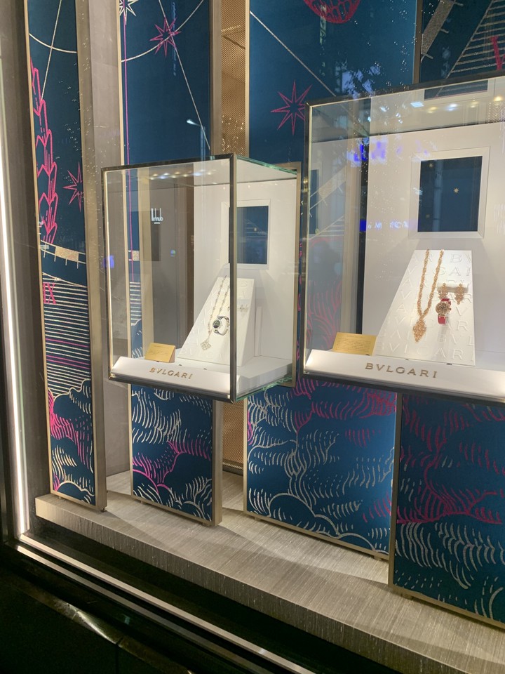 ブルガリ銀座店の内観画像。