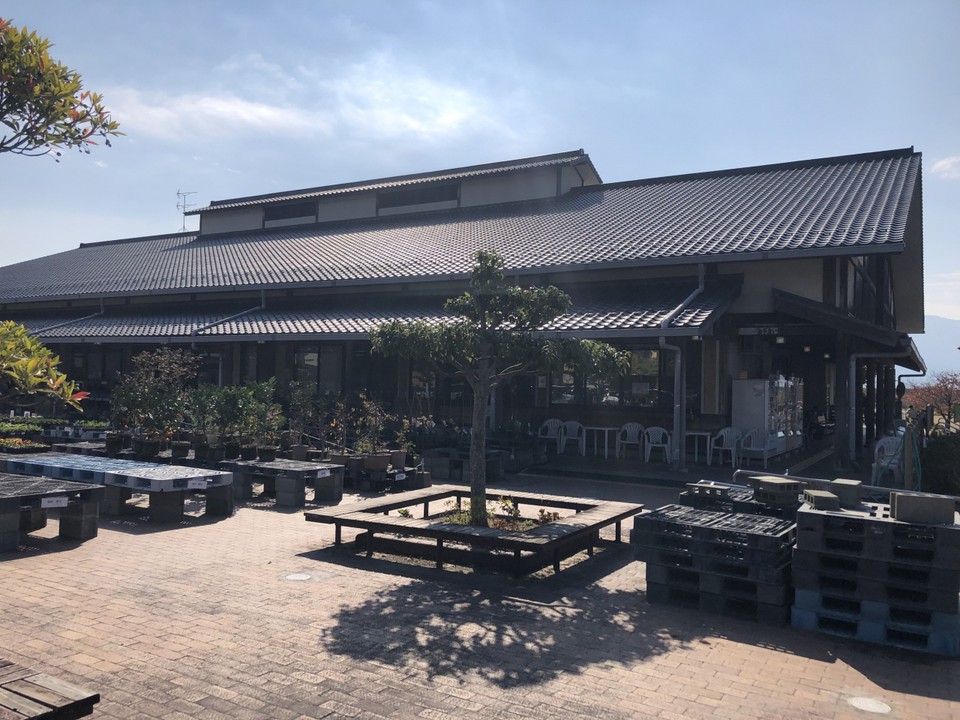 地元産の物産を販売する建物