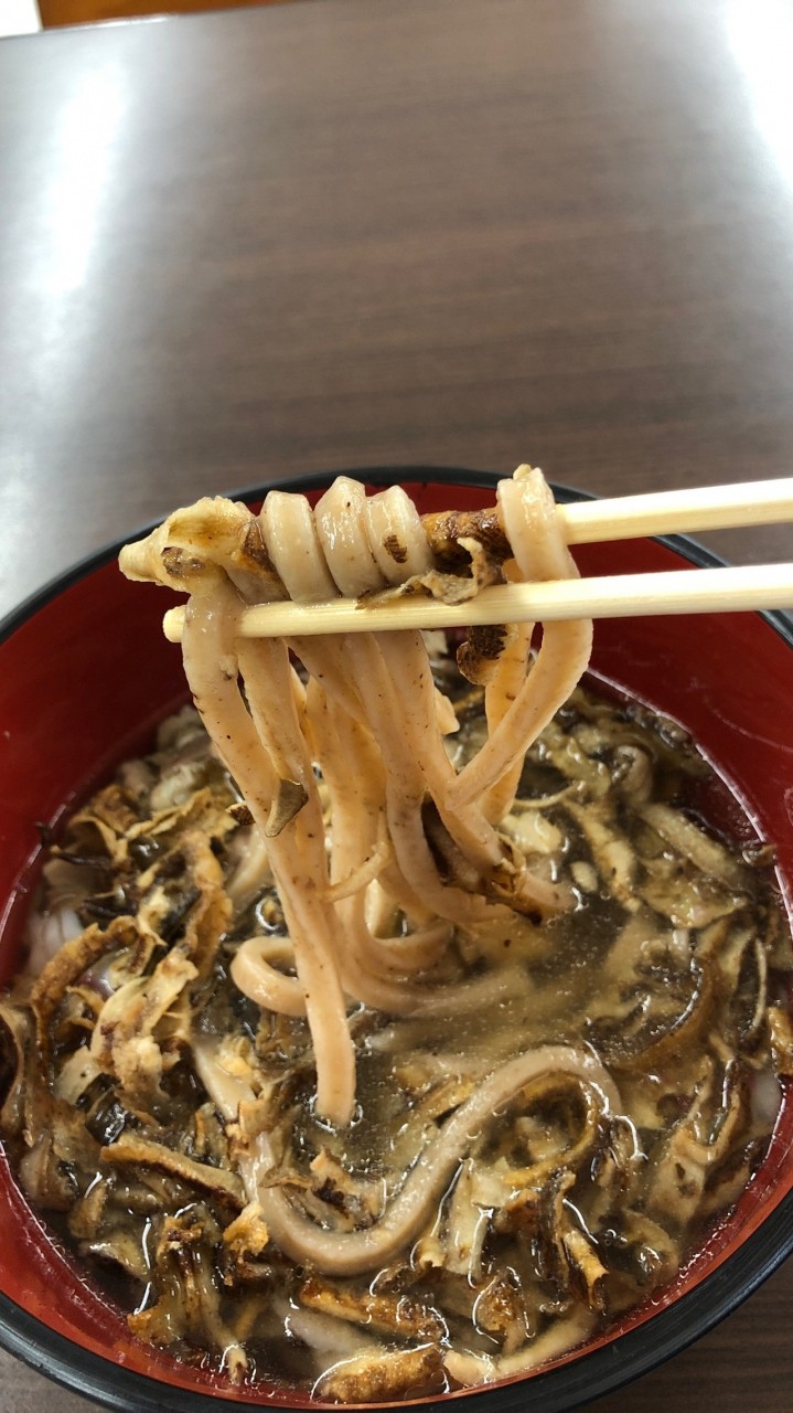 麺にごぼうが練り込んであります