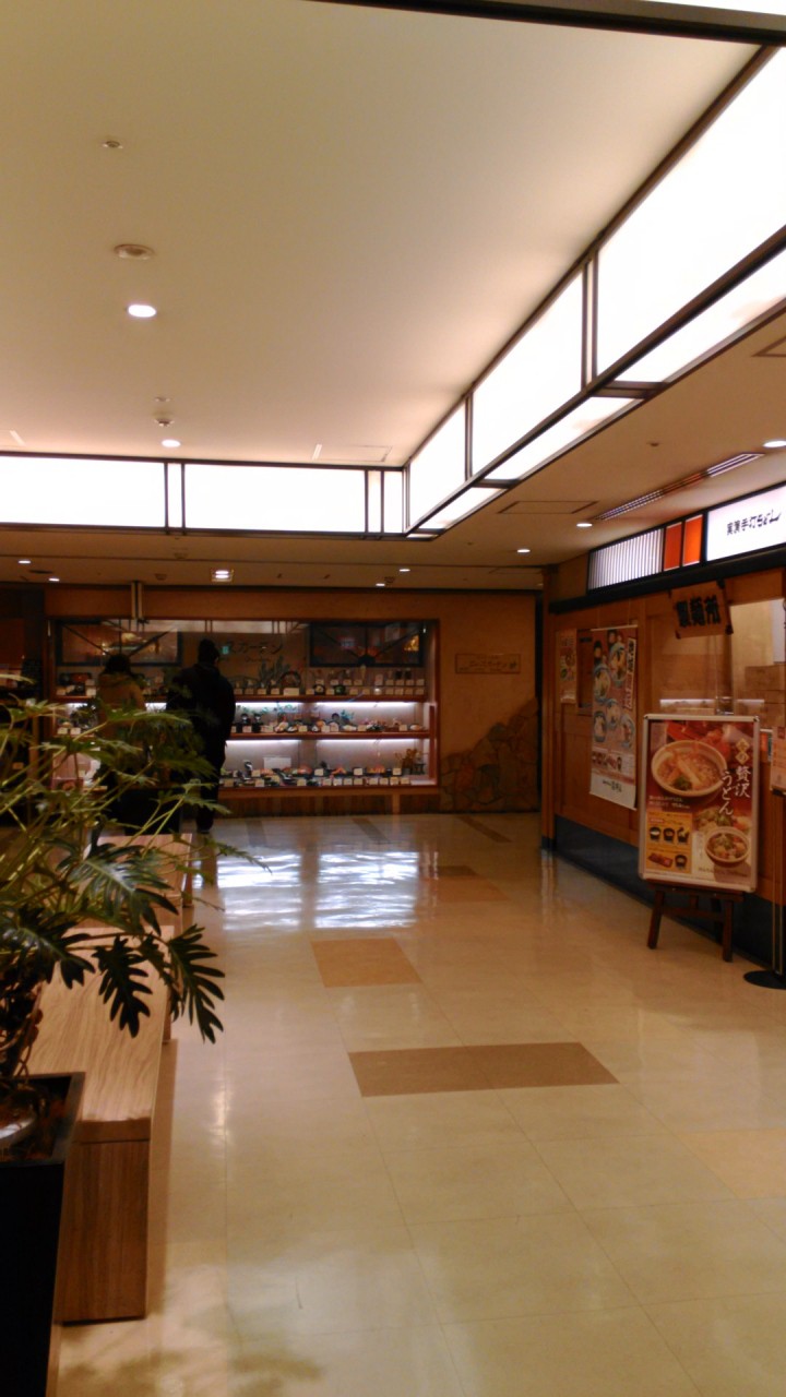 7階レストラン街　比較的リーズナブルな店が多いです