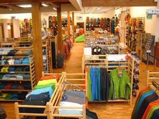 mont-bell福岡天神店の店内の様子