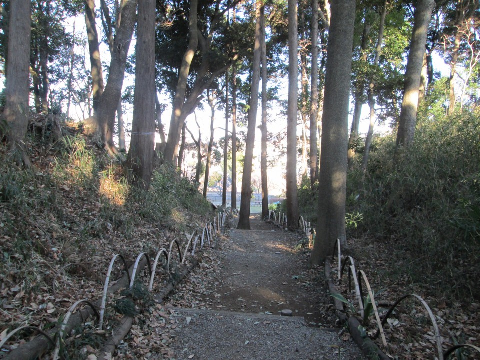 根木内城空堀と土塁