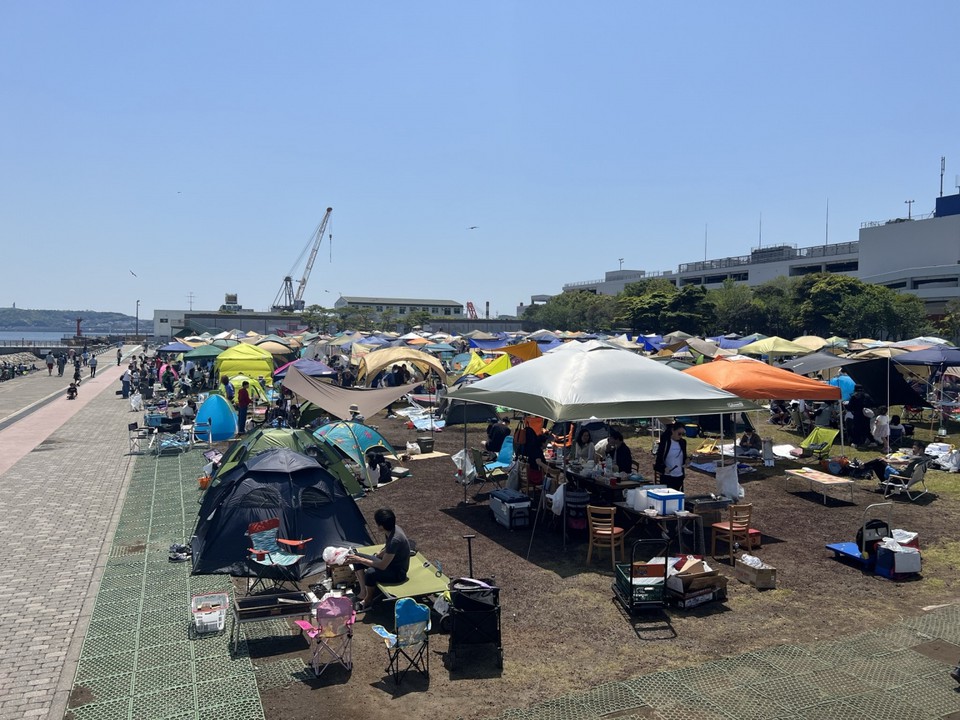公園のバーベキュー広場