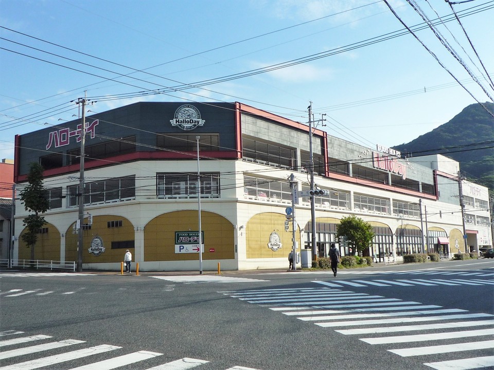 栄町交差点角と判り易い！ハローデイ門司港店
