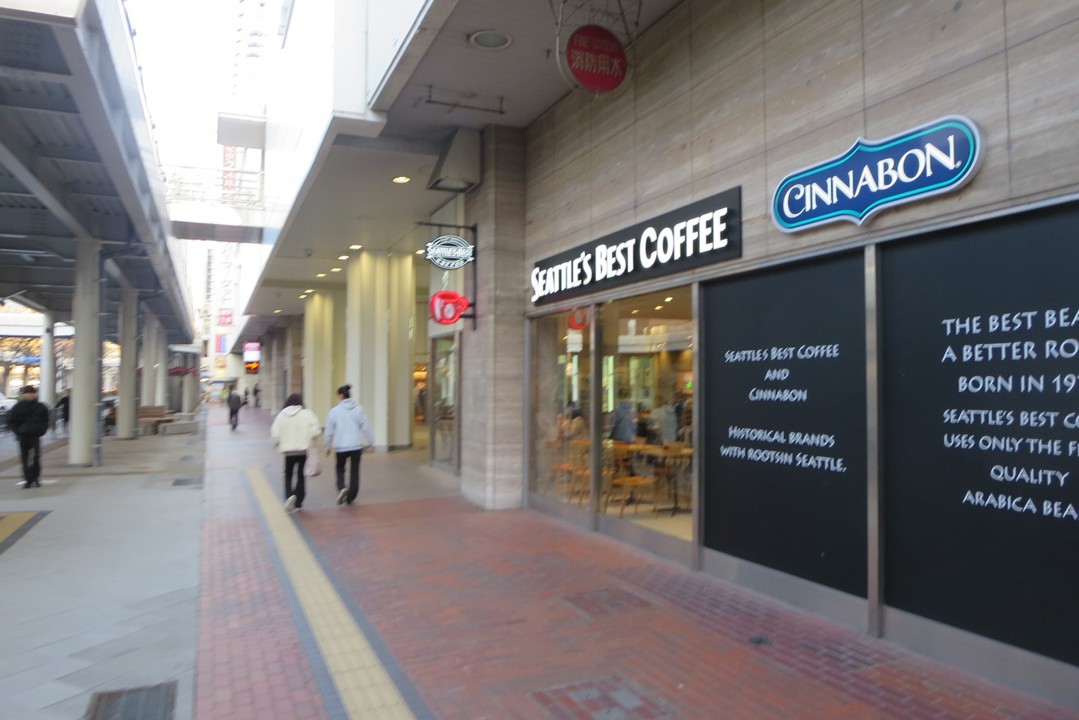 他のショッピングセンターにもあるような出店も多いです。