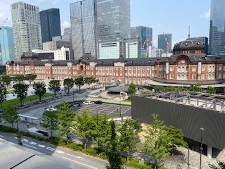 5Fテラスからの赤レンガ駅舎の眺めです。