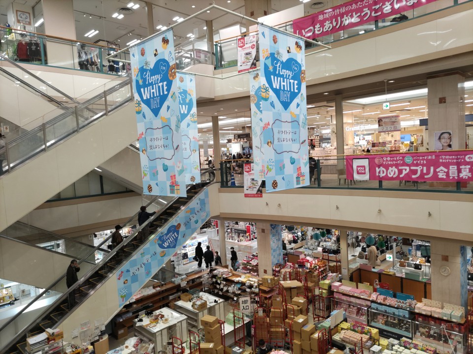 中心の吹抜け。
