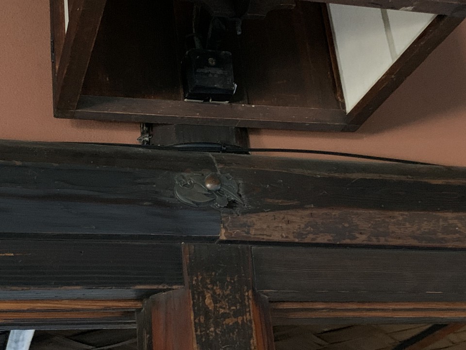 釘隠しも部屋ごとに特徴があります。