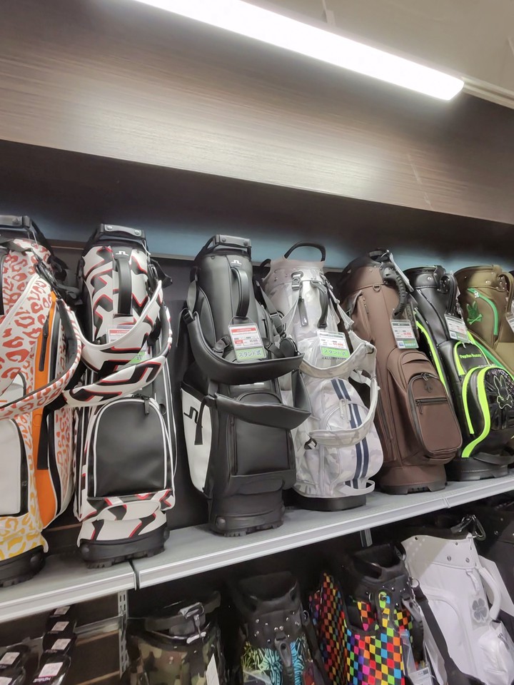 Victoria Golfの店舗の店内のゴルフ商品