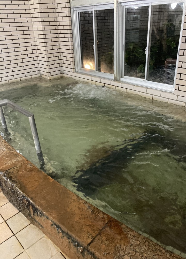 ボコボコと「熱湯」