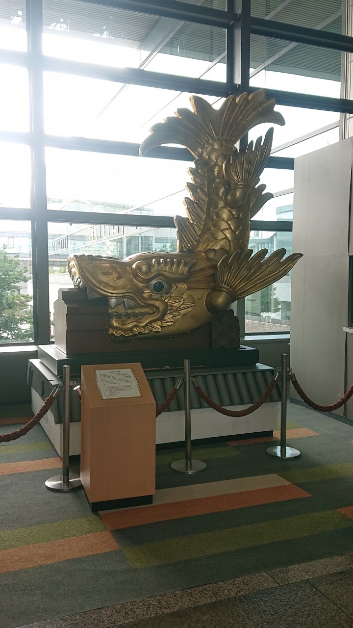 金のしゃちほこがありました