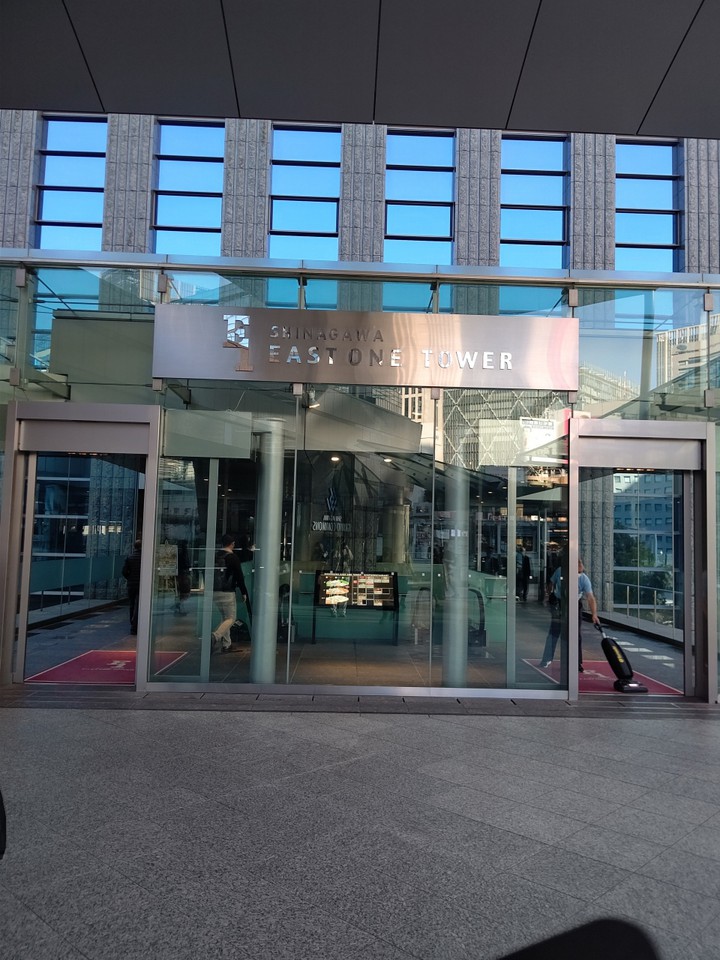 品川イーストワンタワー の入口