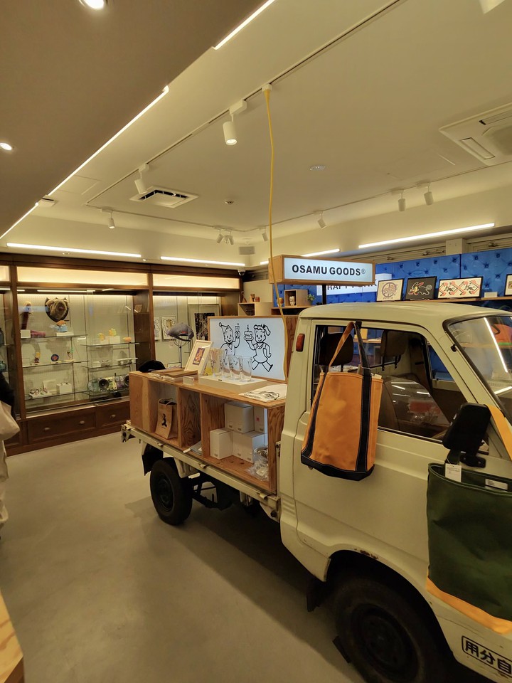 BEAMS JAPANの店舗の店内の売り場の様子