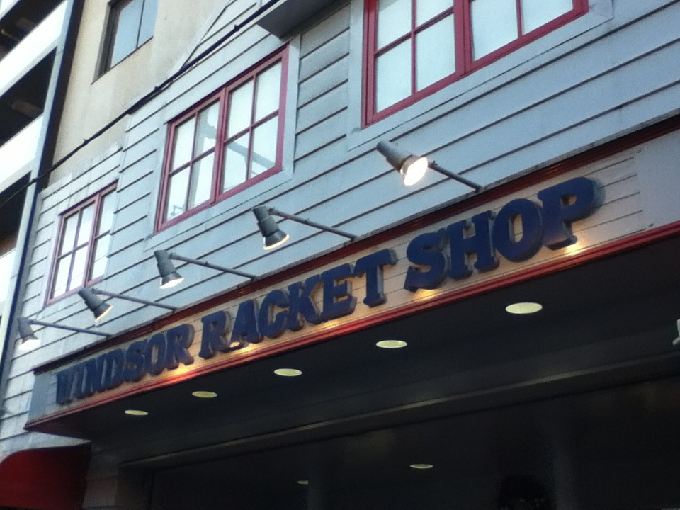 店頭付近