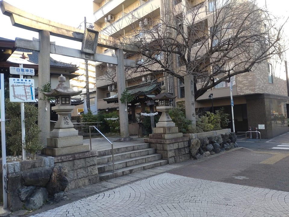 撮影は鳥居の外から