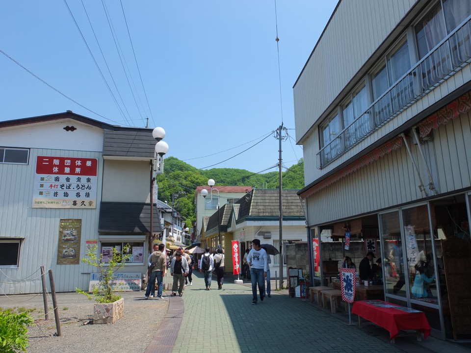 お店が続く通り