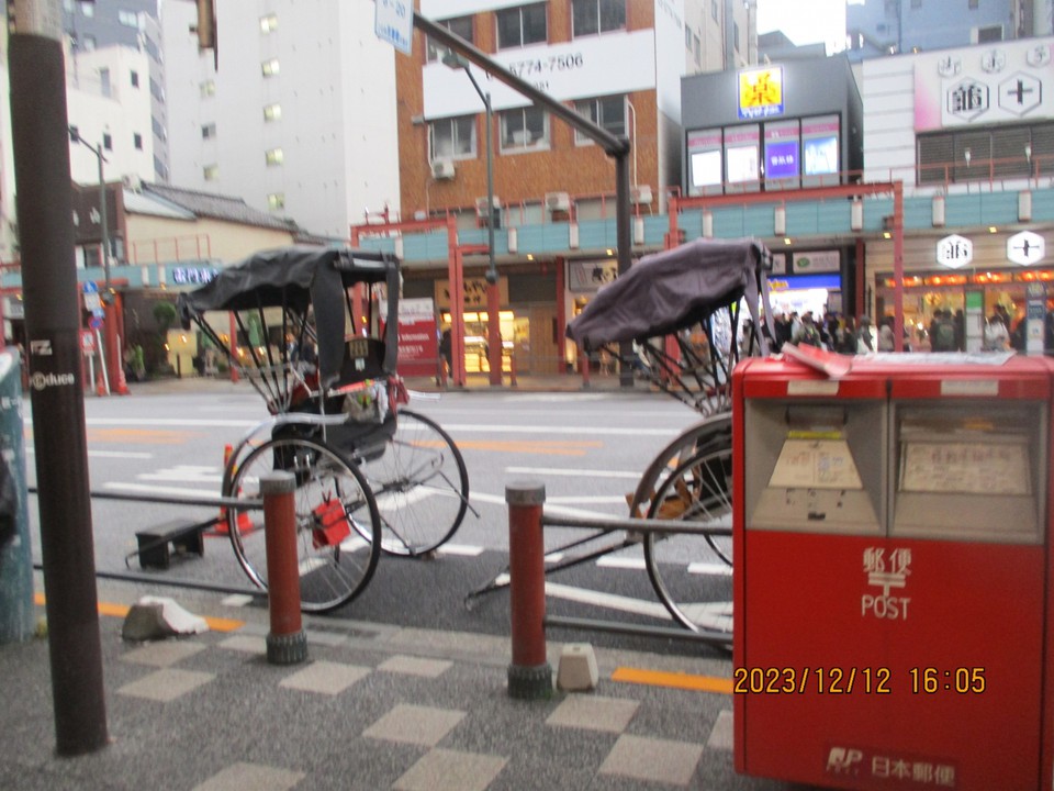 若いカップルが目当ての客のようです