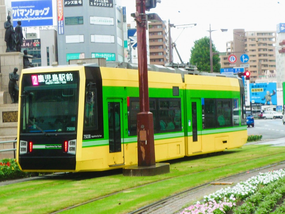 市電・低床電車がやって来ました