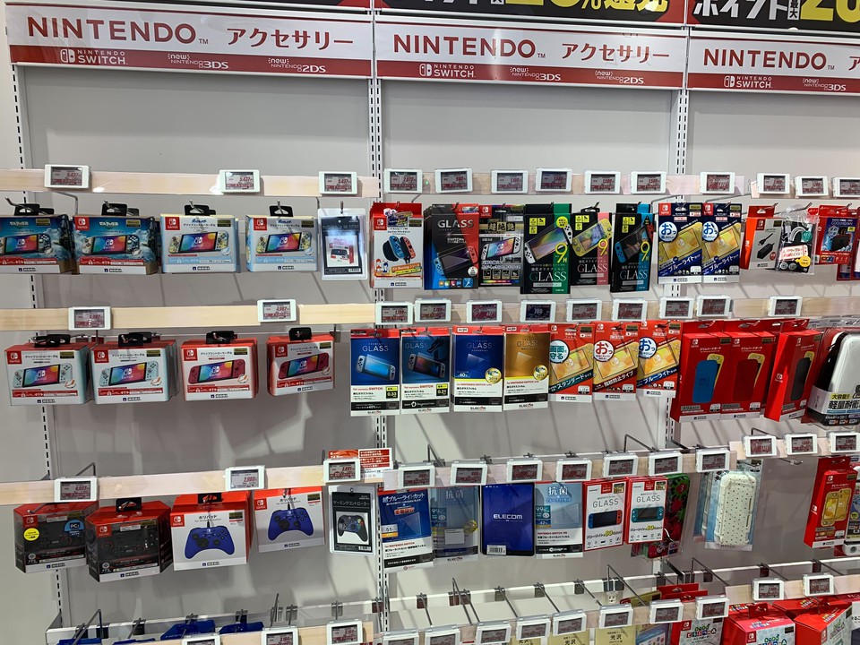 ノジマ新宿タカシマヤタイムズスクエア店のゲームアクセサリーのコーナー