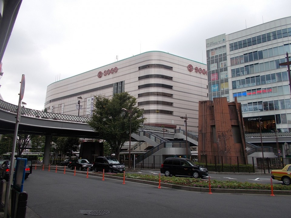 駅前広場からです。