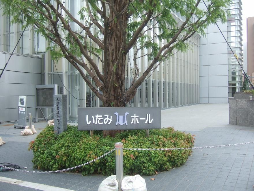 比較的大きく綺麗なホールです。