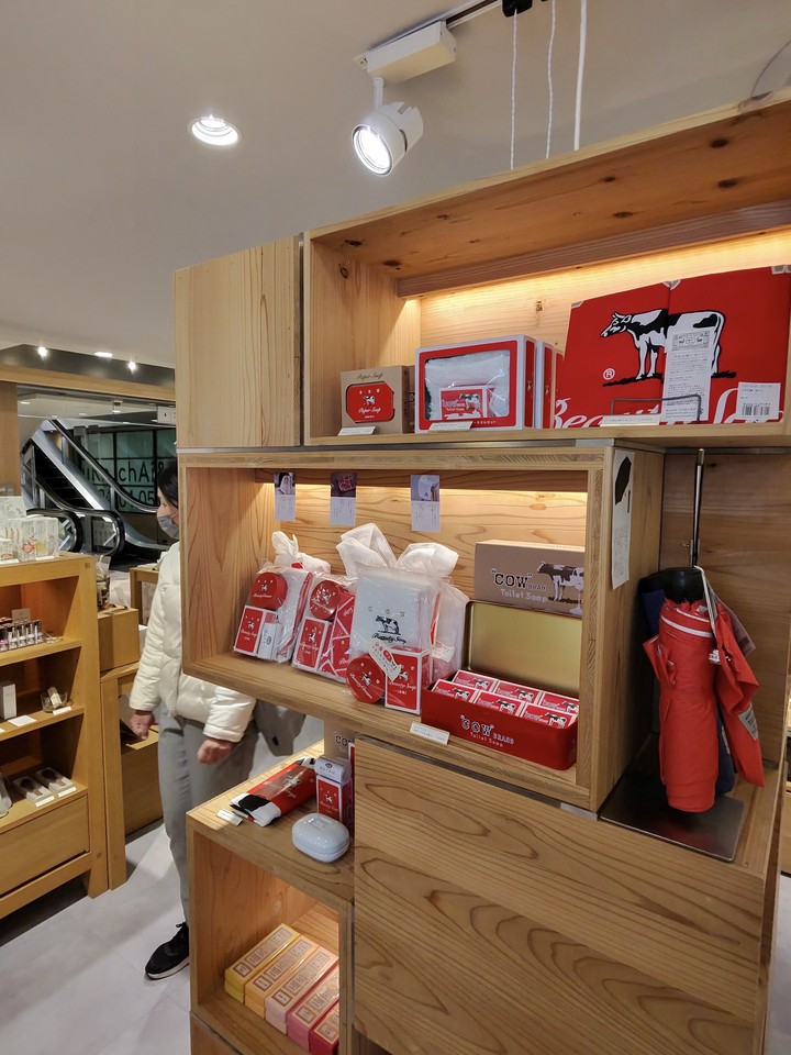 中川政七商店の店舗の棚
