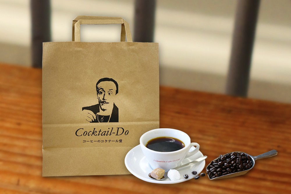 コクテル堂コーヒーのコーヒー豆とコーヒーの画像。