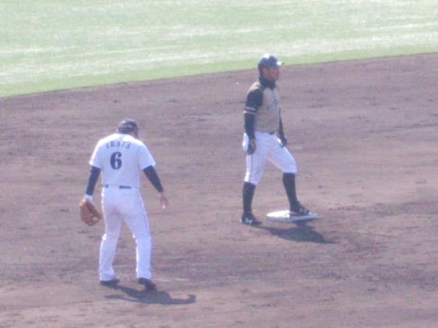 2012年3月のオープン戦の様子（井端の中日時代）
