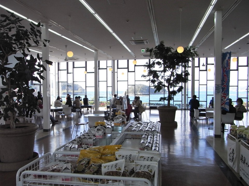 海の観える店内～