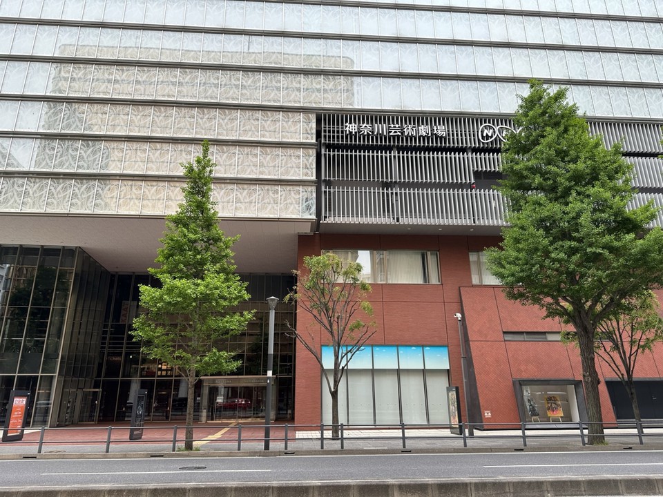 正面エントランス